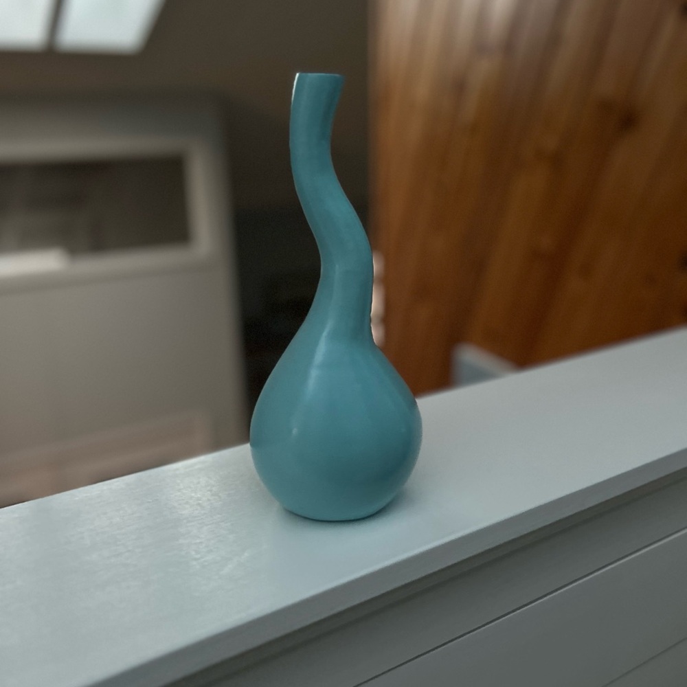 Hand crafted vase
Glazed clay